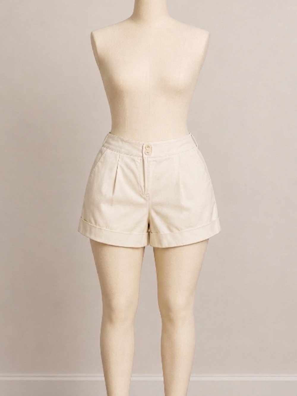 BEBE Ivory High-Rise Pleated Shorts Cuffed Hem, Size 4